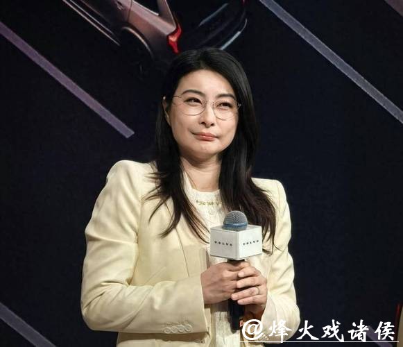 郭晶晶搬出霍家大宅真相：财产分配风波中，她用独立赢得尊重